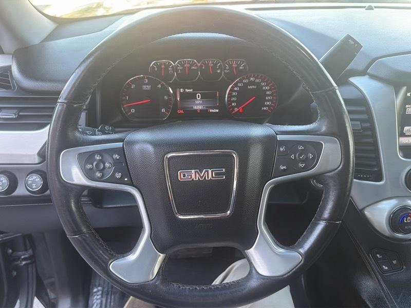 GMC Yukon XL SLT 1/2 Ton 4WD 2015