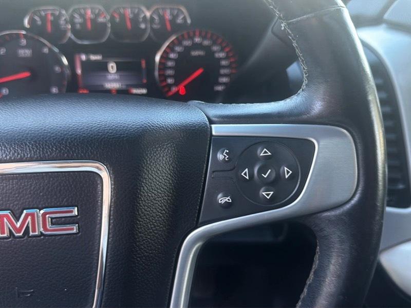 GMC Yukon XL SLT 1/2 Ton 4WD 2015