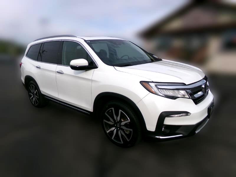 2022 Honda Pilot Touring AWD w/Rear Captains Chairs