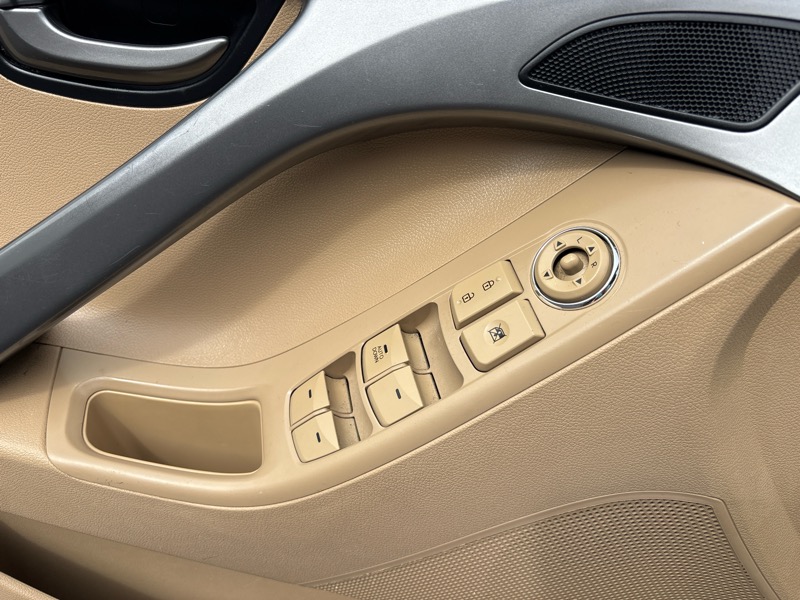 Hyundai Elantra GLS 4D Sedan 2013 Hyundai Elantra GLS 4D Sedan 2013