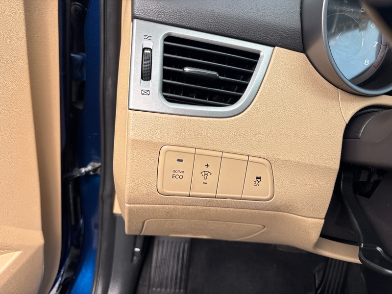 Hyundai Elantra GLS 4D Sedan 2013 Hyundai Elantra GLS 4D Sedan 2013