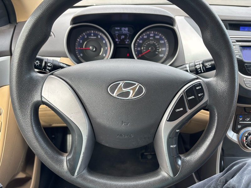 Hyundai Elantra GLS 4D Sedan 2013 Hyundai Elantra GLS 4D Sedan 2013