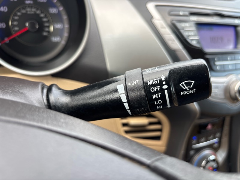 Hyundai Elantra GLS 4D Sedan 2013 Hyundai Elantra GLS 4D Sedan 2013