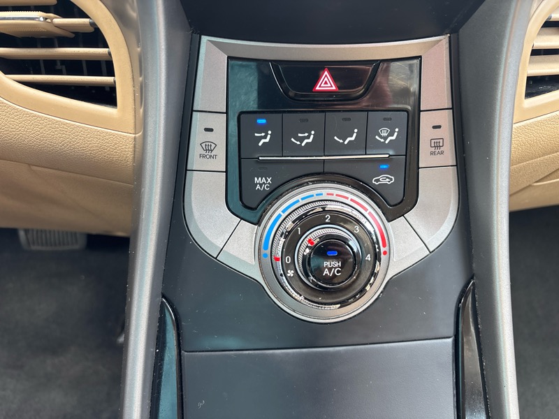 Hyundai Elantra GLS 4D Sedan 2013 Hyundai Elantra GLS 4D Sedan 2013