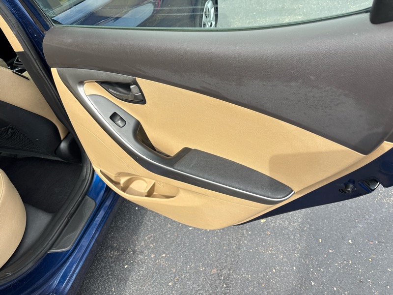 Hyundai Elantra GLS 4D Sedan 2013 Hyundai Elantra GLS 4D Sedan 2013