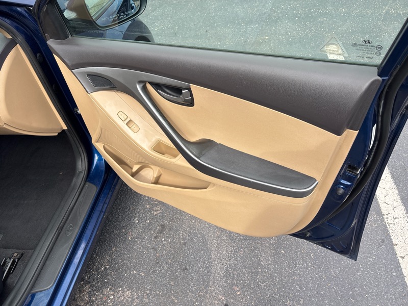 Hyundai Elantra GLS 4D Sedan 2013 Hyundai Elantra GLS 4D Sedan 2013