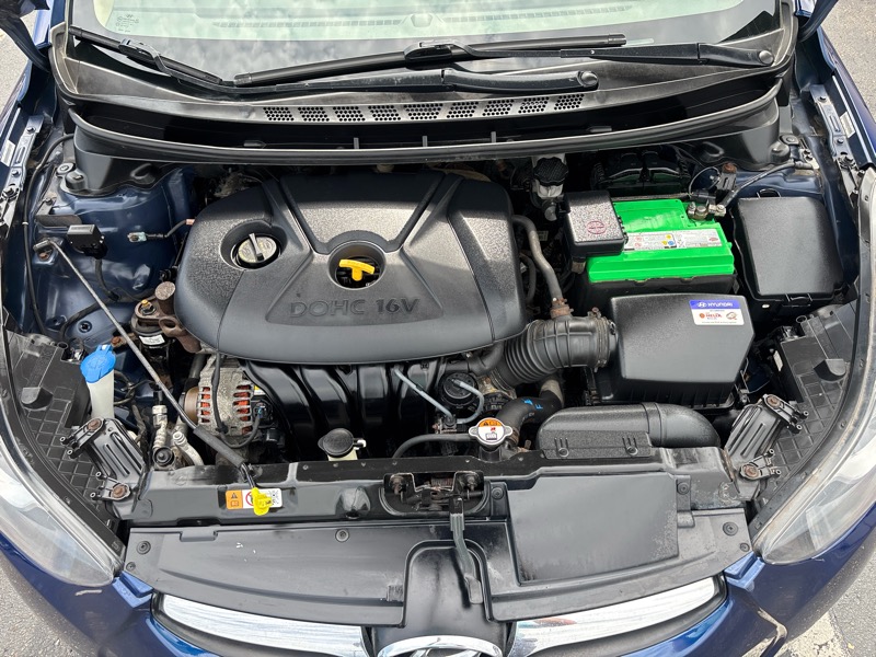 Hyundai Elantra GLS 4D Sedan 2013 Hyundai Elantra GLS 4D Sedan 2013