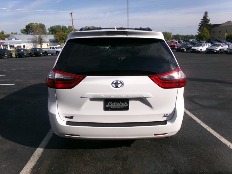 Toyota Sienna LE 7-Passenger AWD 2020 Toyota Sienna LE 7-Passenger AWD 2020