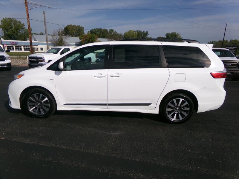 Toyota Sienna LE 7-Passenger AWD 2020 Toyota Sienna LE 7-Passenger AWD 2020