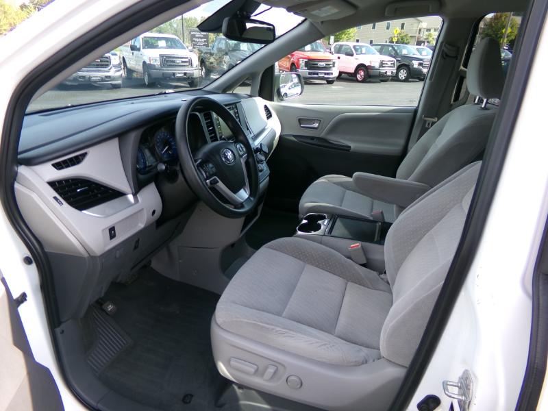 Toyota Sienna LE 7-Passenger AWD 2020 Toyota Sienna LE 7-Passenger AWD 2020