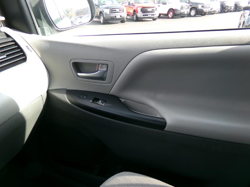 Toyota Sienna LE 7-Passenger AWD 2020 Toyota Sienna LE 7-Passenger AWD 2020