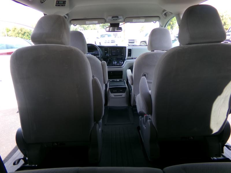 Toyota Sienna LE 7-Passenger AWD 2020 Toyota Sienna LE 7-Passenger AWD 2020