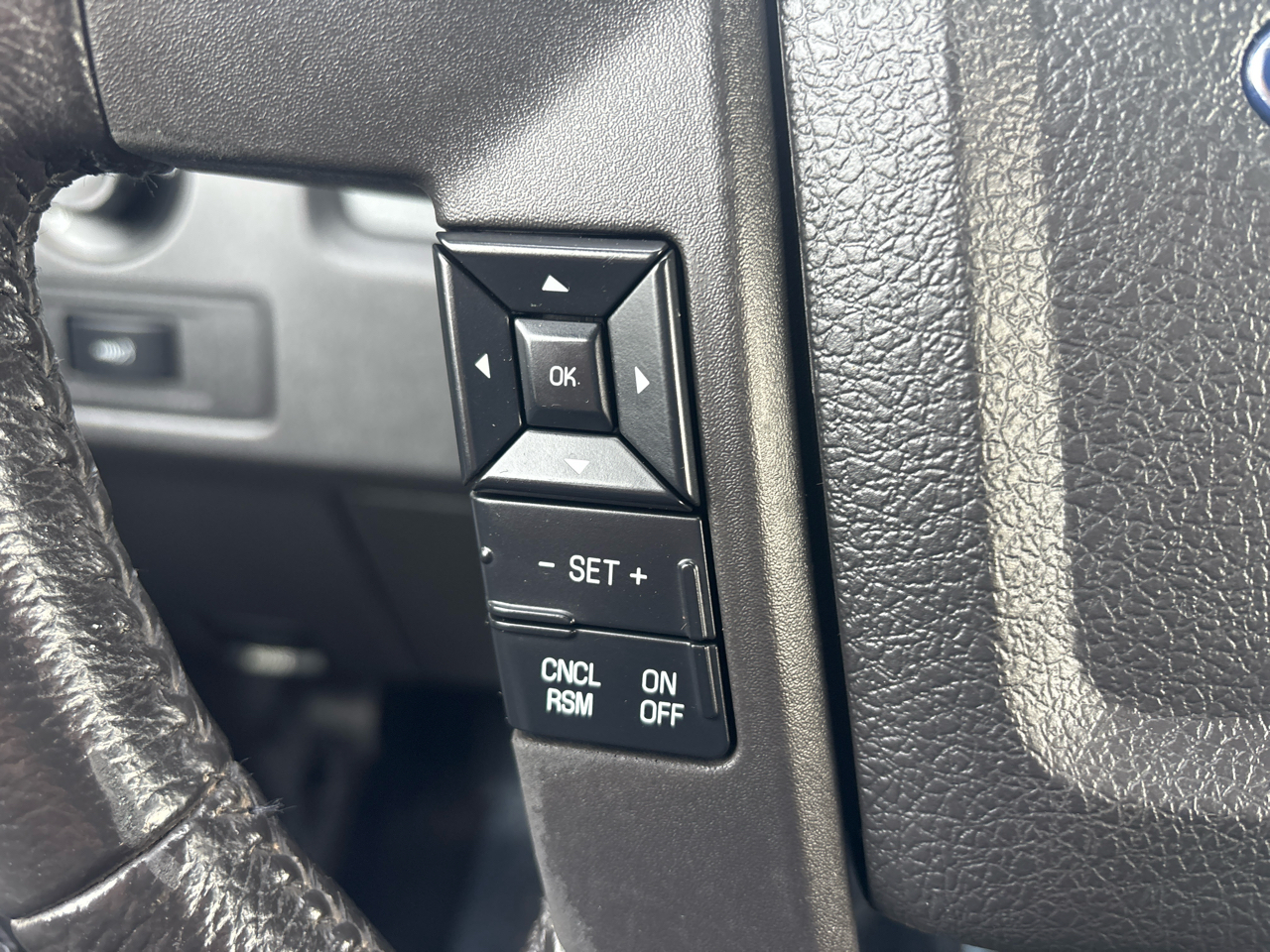 Ford F-150 4WD SuperCrew 145" XLT 2011