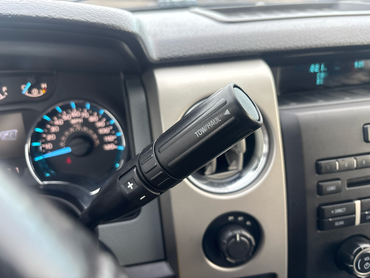 Ford F-150 4WD SuperCrew 145" XLT 2011