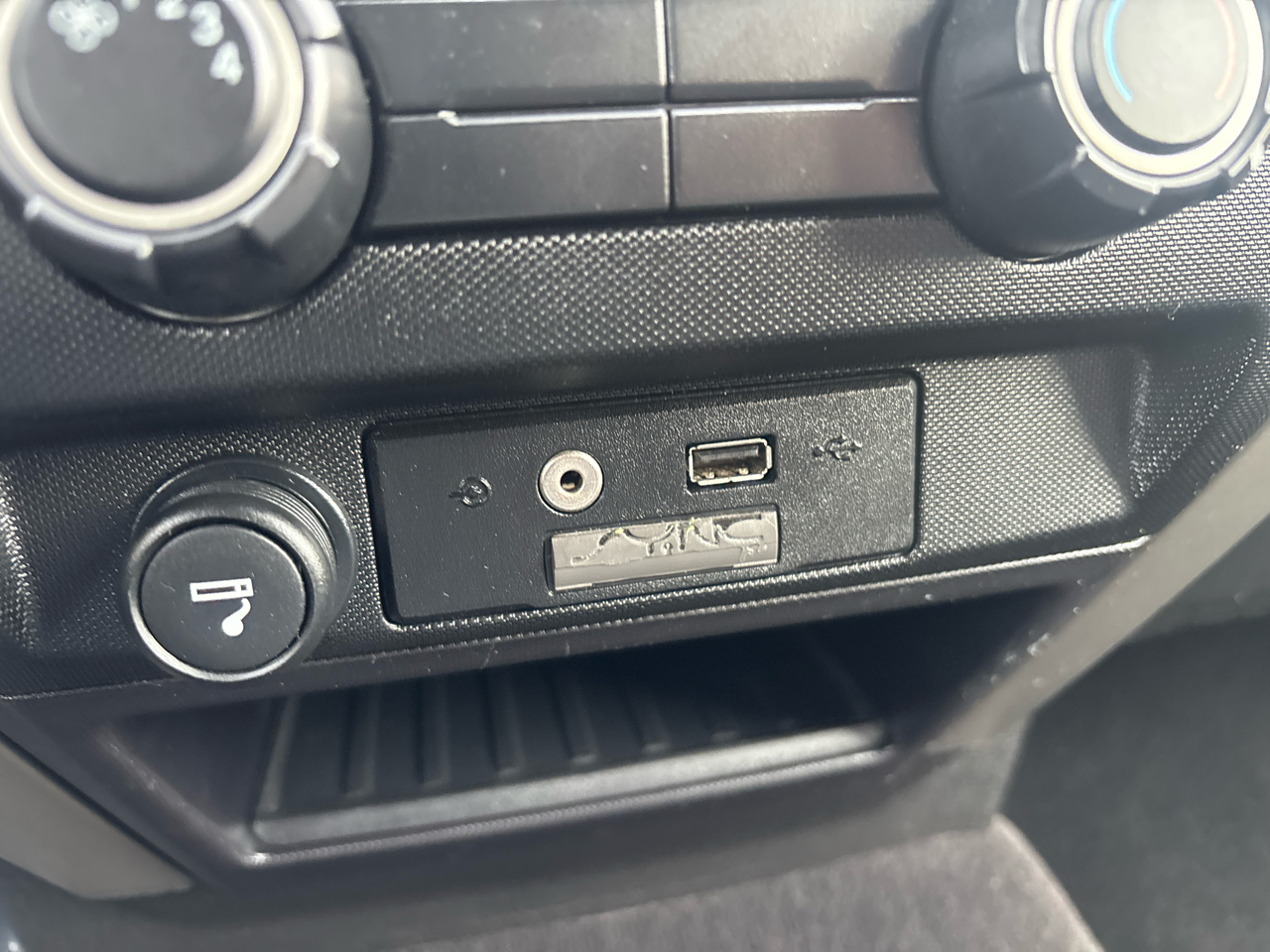 Ford F-150 4WD SuperCrew 145" XLT 2011