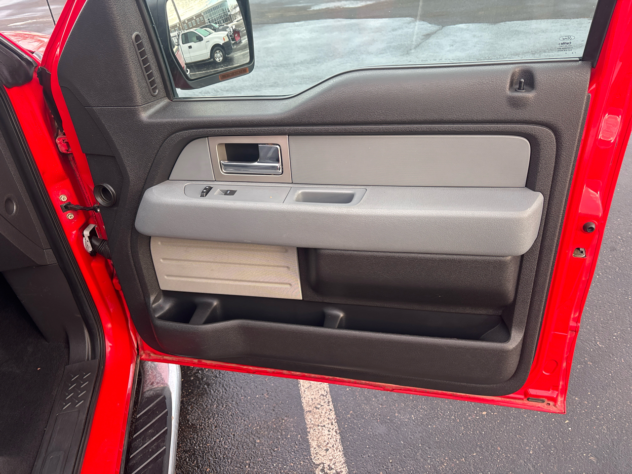 Ford F-150 4WD SuperCrew 145" XLT 2011