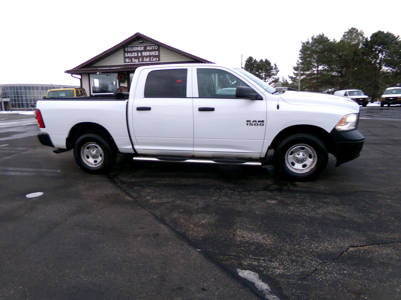 RAM 1500 4WD Crew Cab 140.5" ST 2016