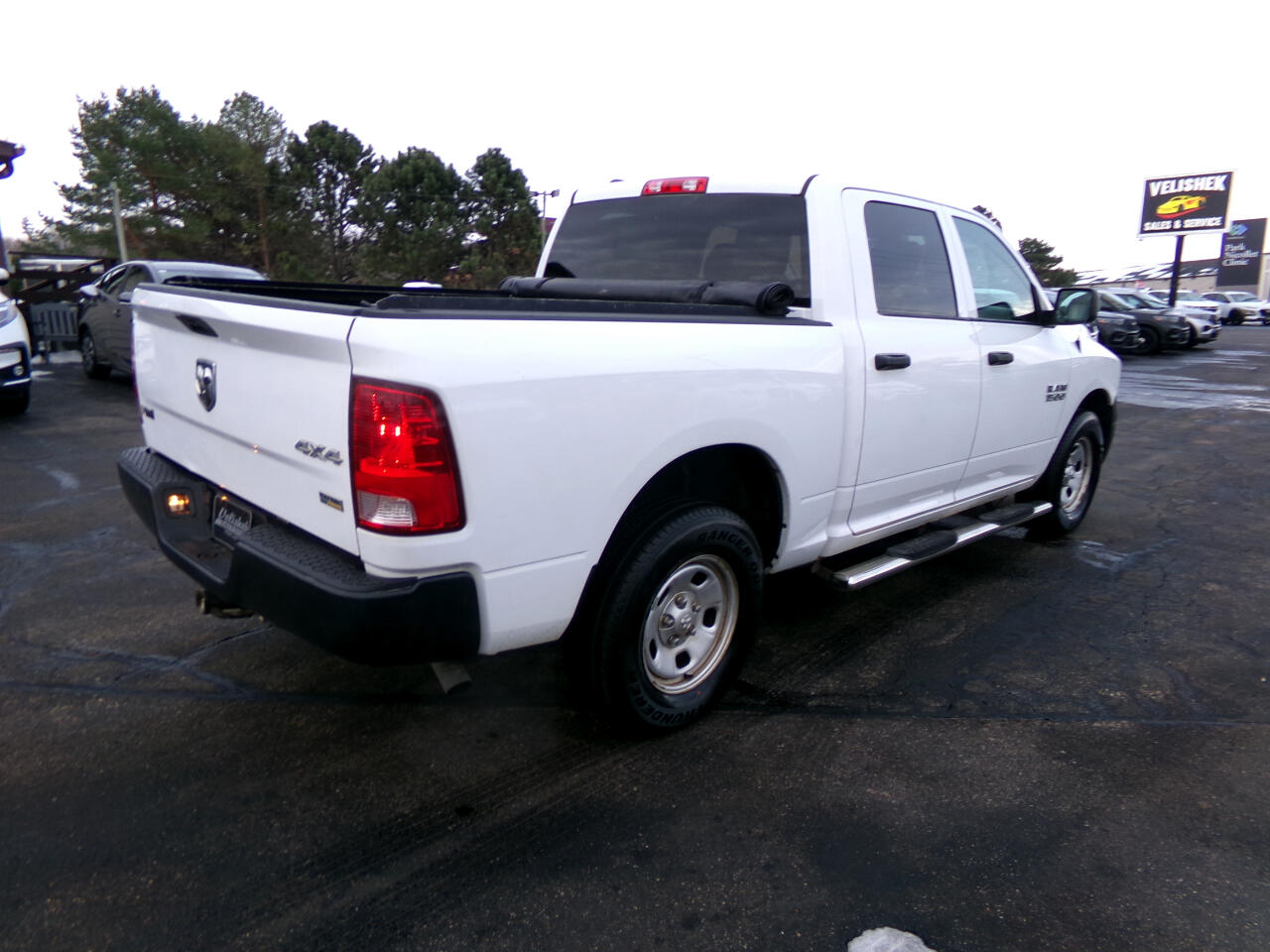 RAM 1500 4WD Crew Cab 140.5" ST 2016