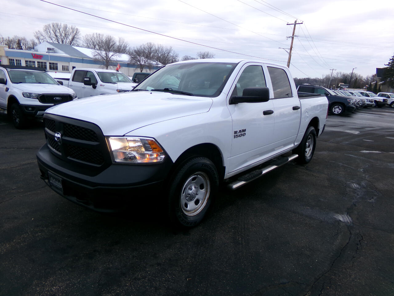 RAM 1500 4WD Crew Cab 140.5" ST 2016