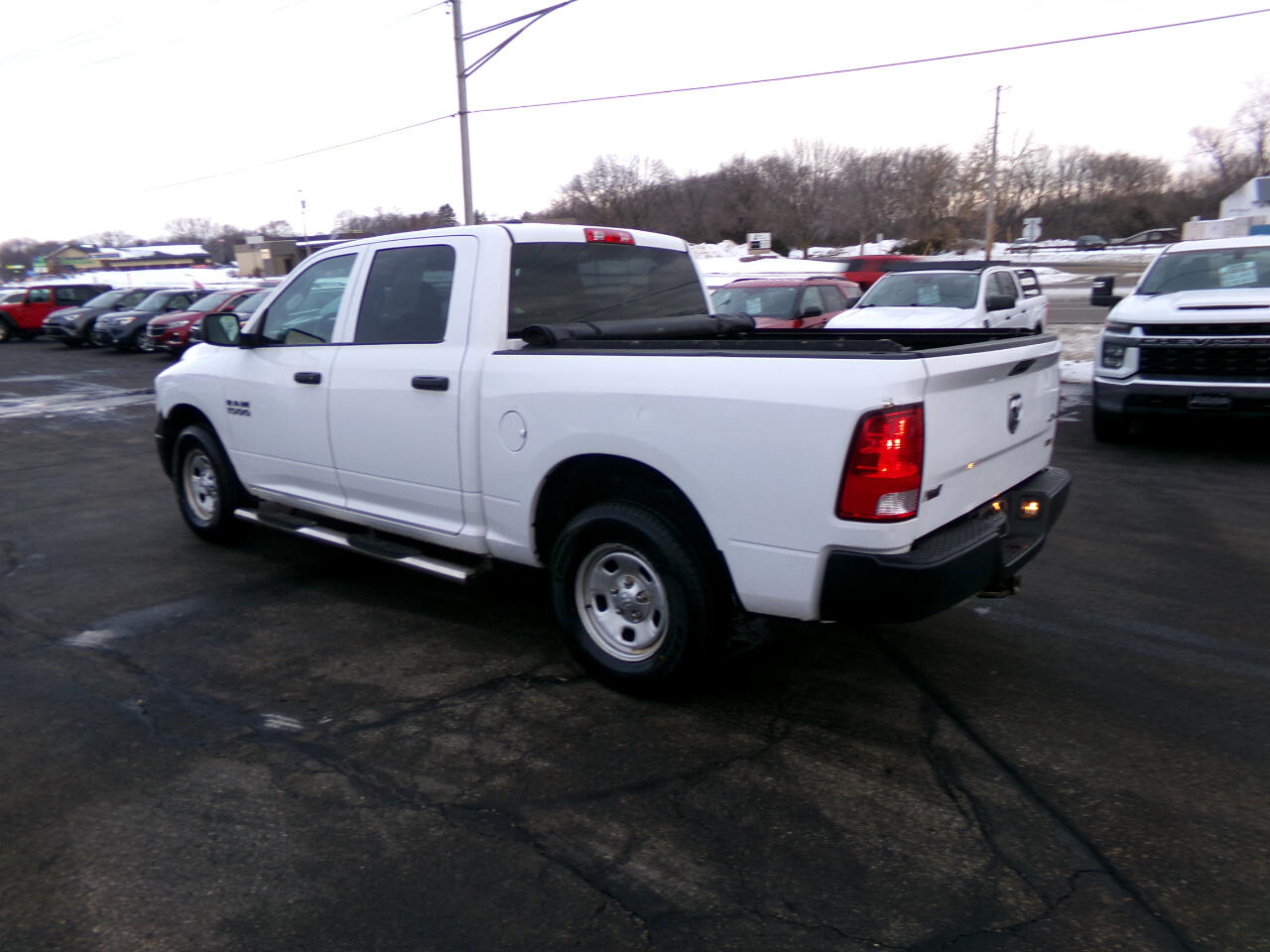 RAM 1500 4WD Crew Cab 140.5" ST 2016