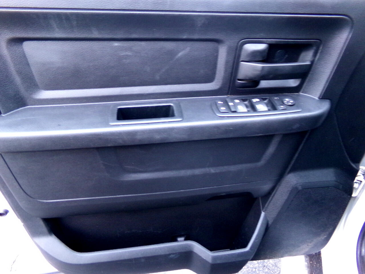 RAM 1500 4WD Crew Cab 140.5" ST 2016