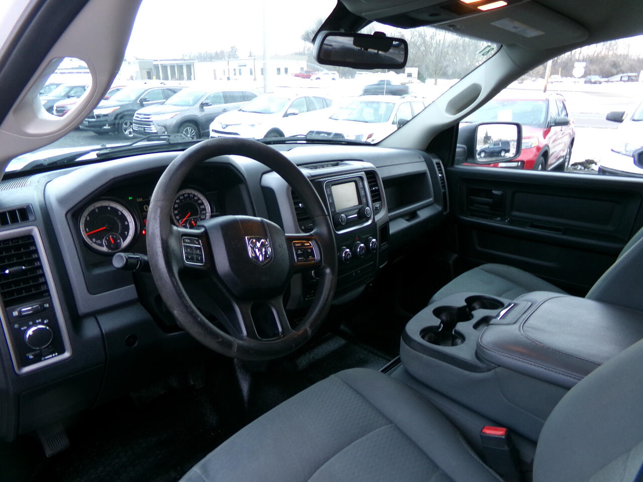 RAM 1500 4WD Crew Cab 140.5" ST 2016