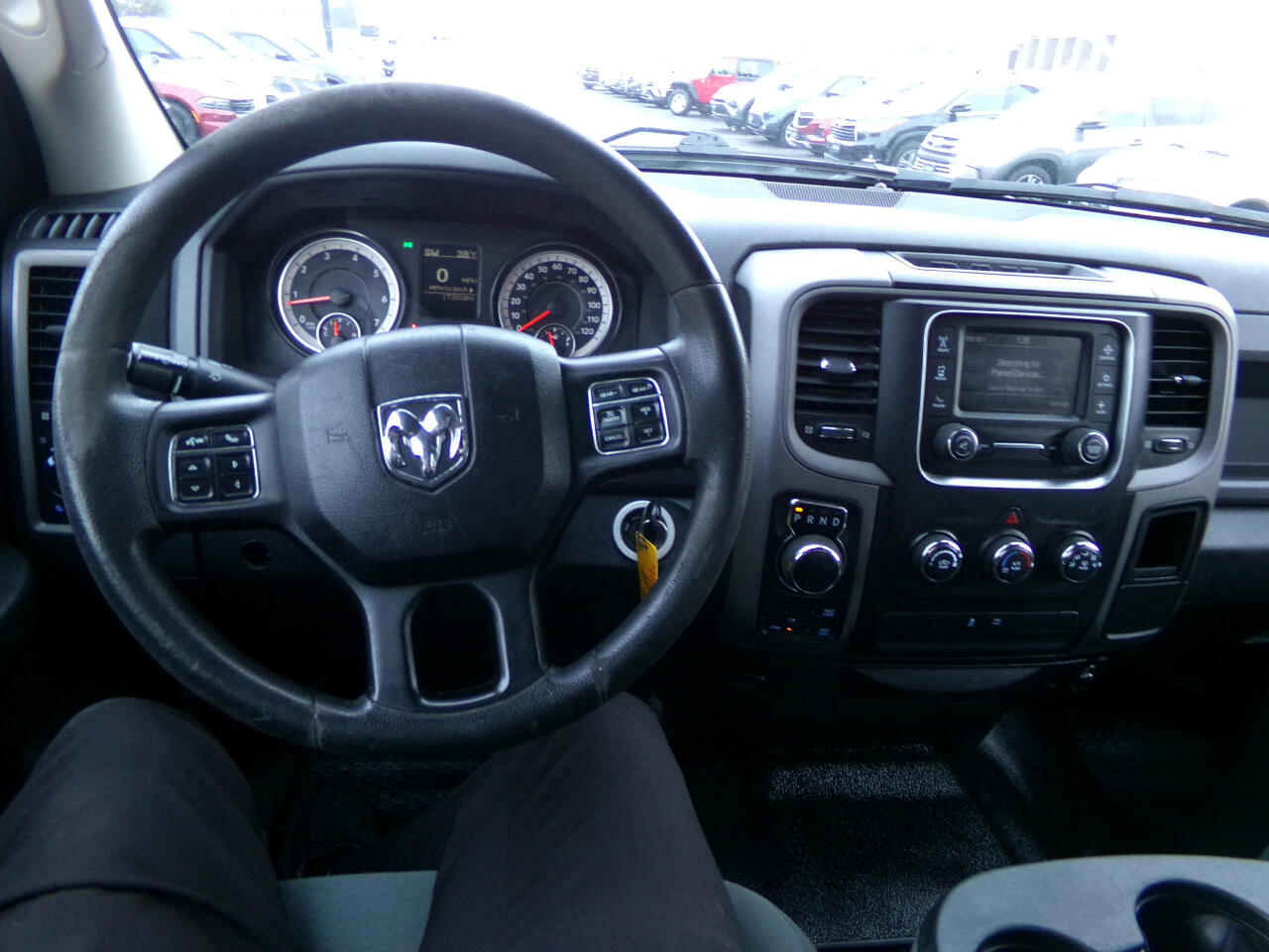 RAM 1500 4WD Crew Cab 140.5" ST 2016