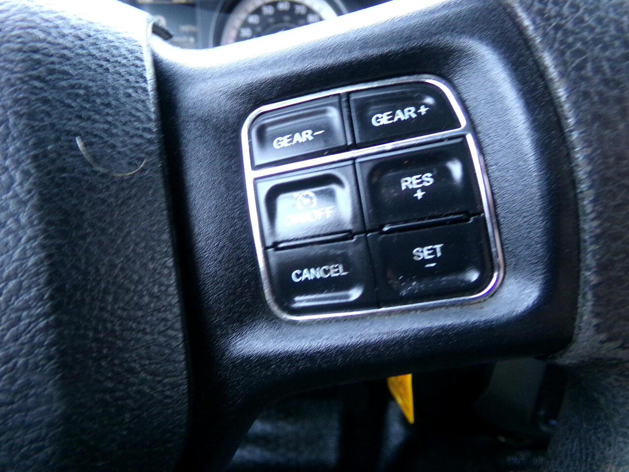 RAM 1500 4WD Crew Cab 140.5" ST 2016