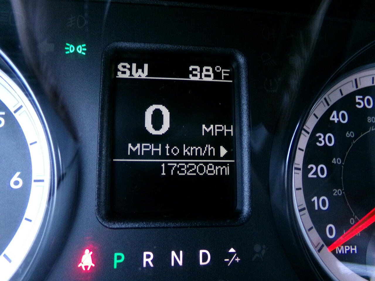 RAM 1500 4WD Crew Cab 140.5" ST 2016