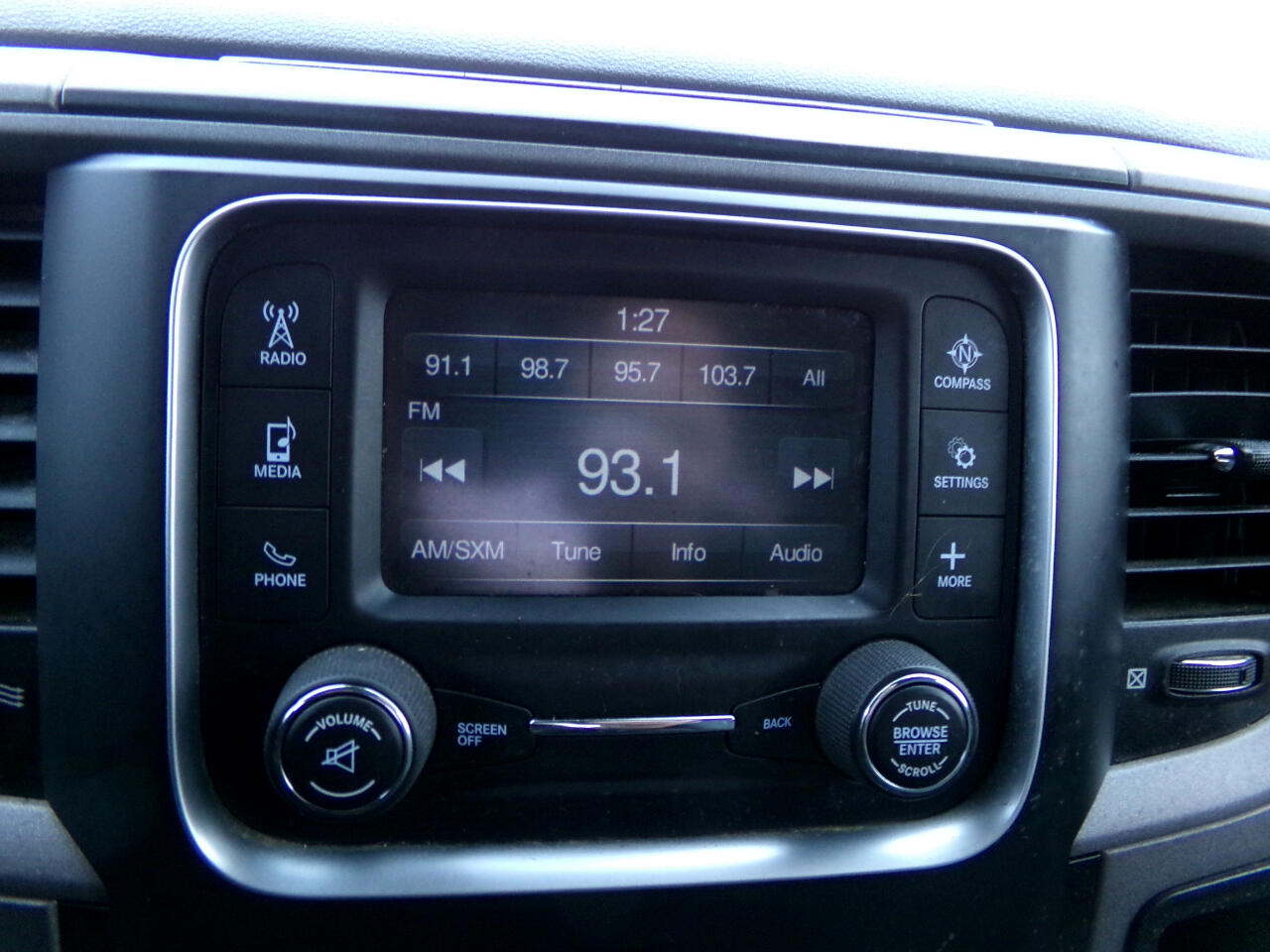 RAM 1500 4WD Crew Cab 140.5" ST 2016