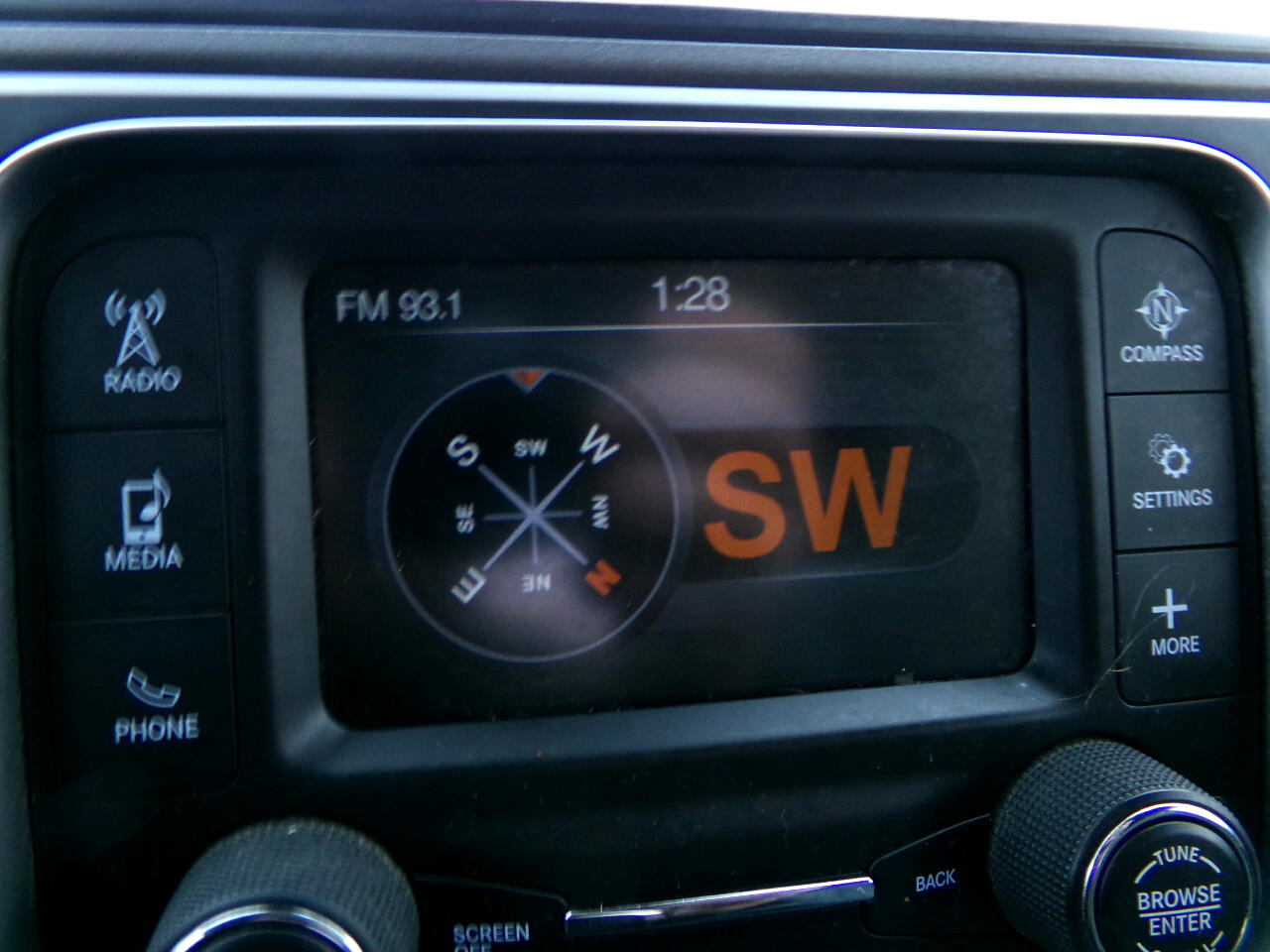 RAM 1500 4WD Crew Cab 140.5" ST 2016