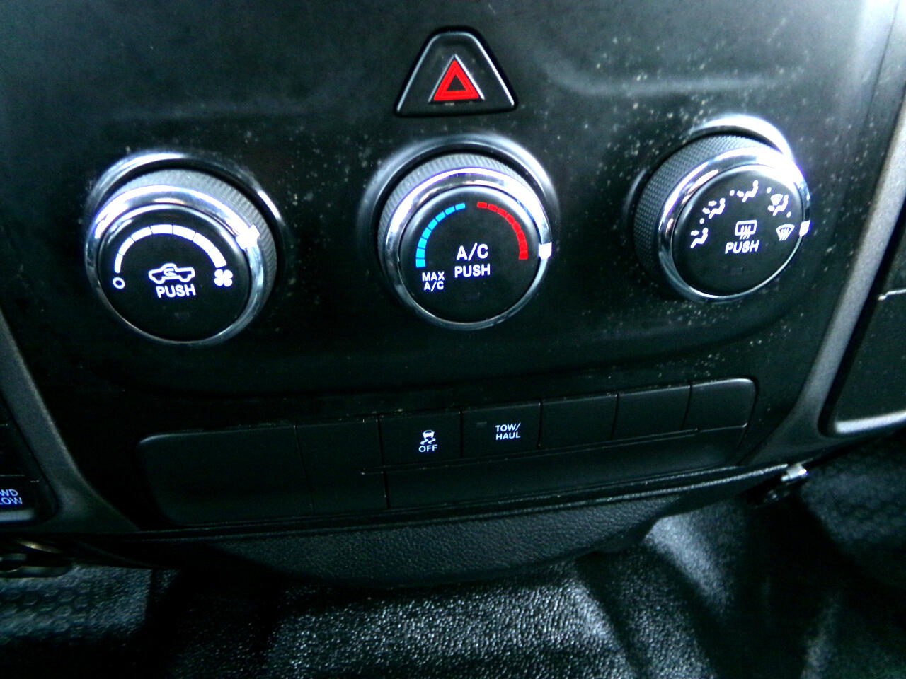 RAM 1500 4WD Crew Cab 140.5" ST 2016