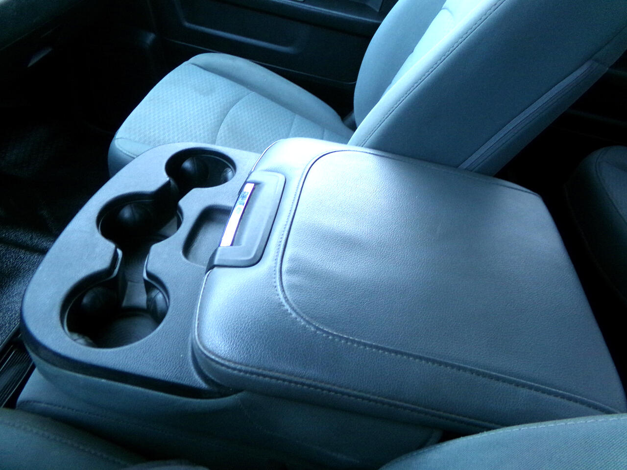 RAM 1500 4WD Crew Cab 140.5" ST 2016