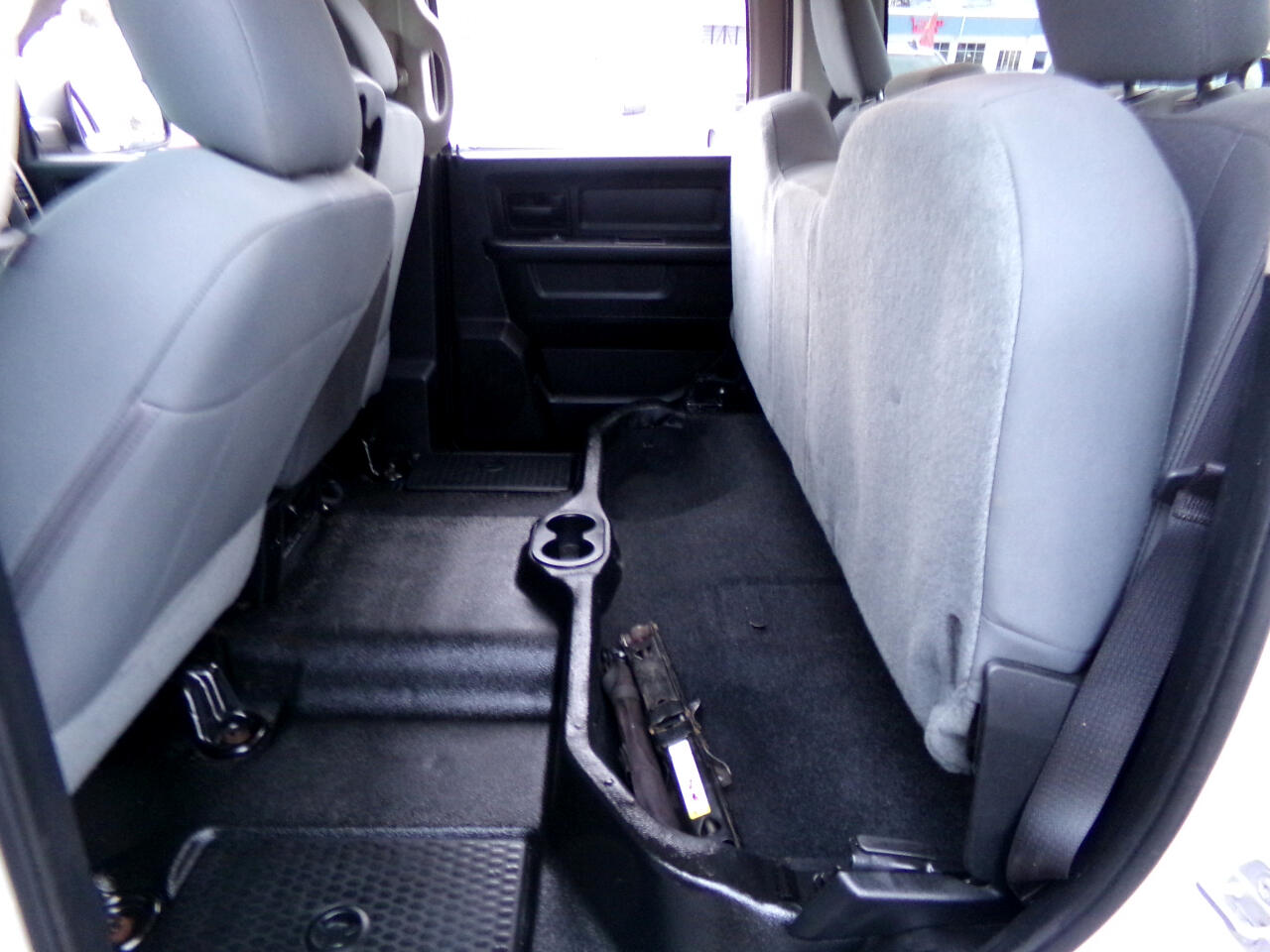 RAM 1500 4WD Crew Cab 140.5" ST 2016