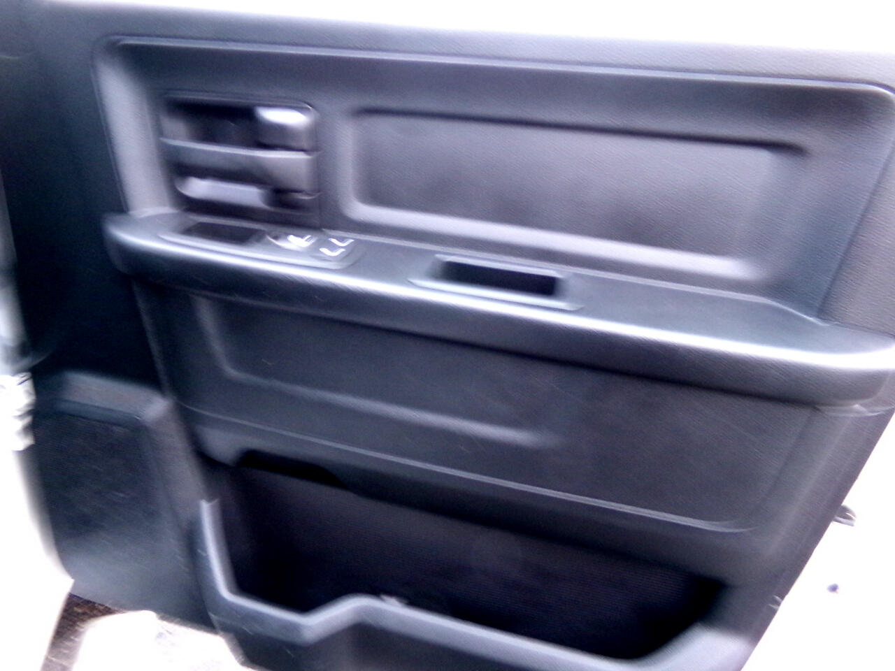 RAM 1500 4WD Crew Cab 140.5" ST 2016