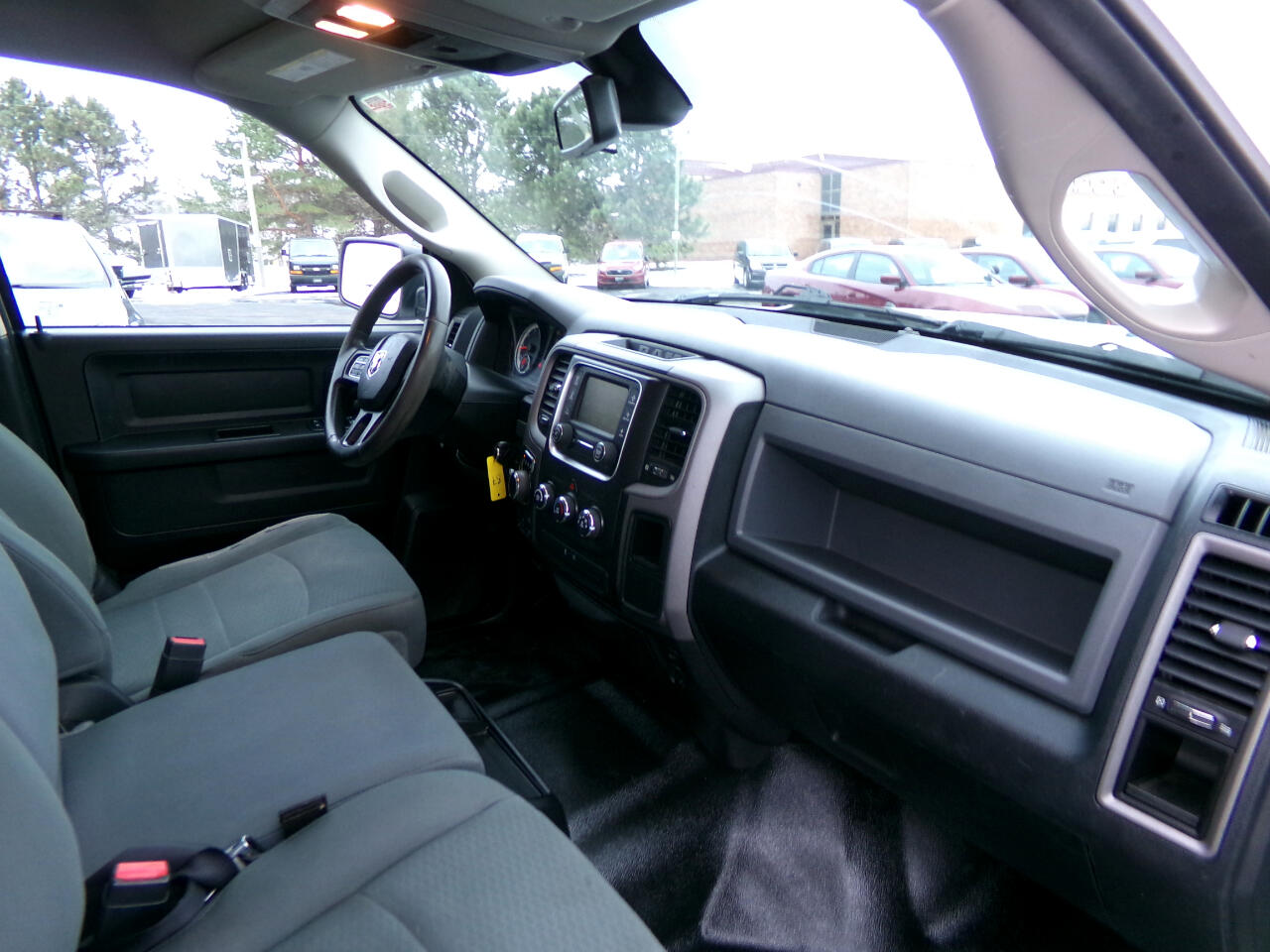 RAM 1500 4WD Crew Cab 140.5" ST 2016