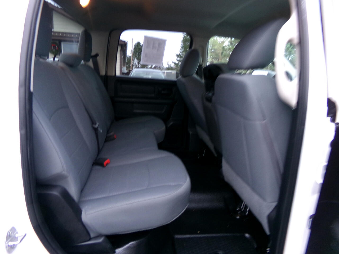 RAM 1500 4WD Crew Cab 140.5" ST 2016