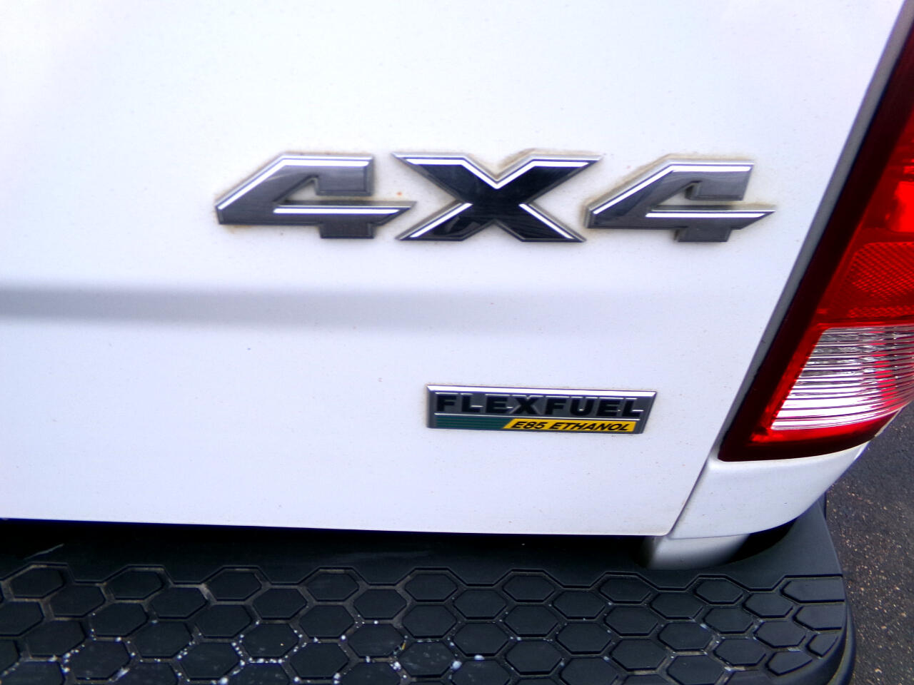 RAM 1500 4WD Crew Cab 140.5" ST 2016