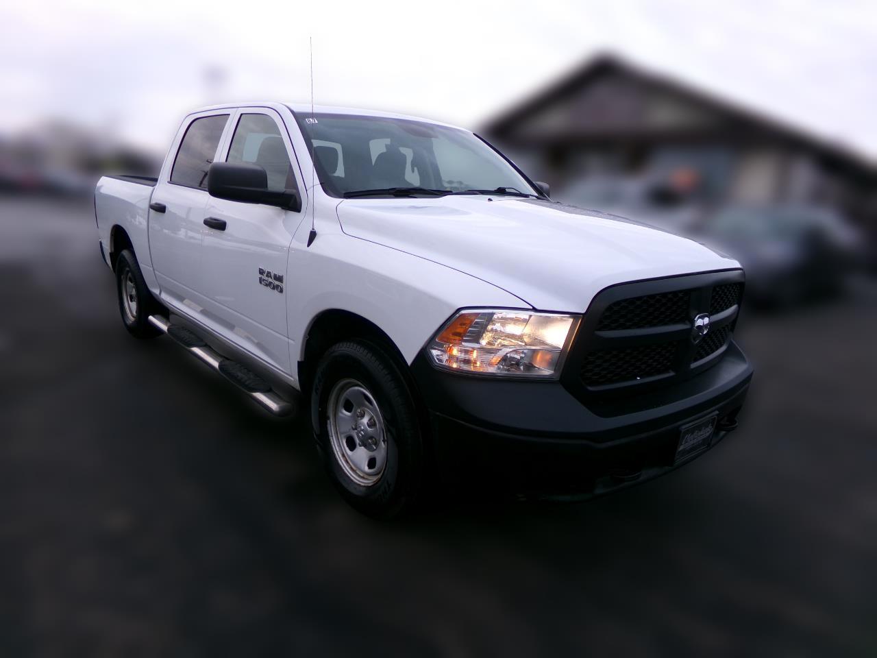 RAM 1500 4WD Crew Cab 140.5" ST 2016