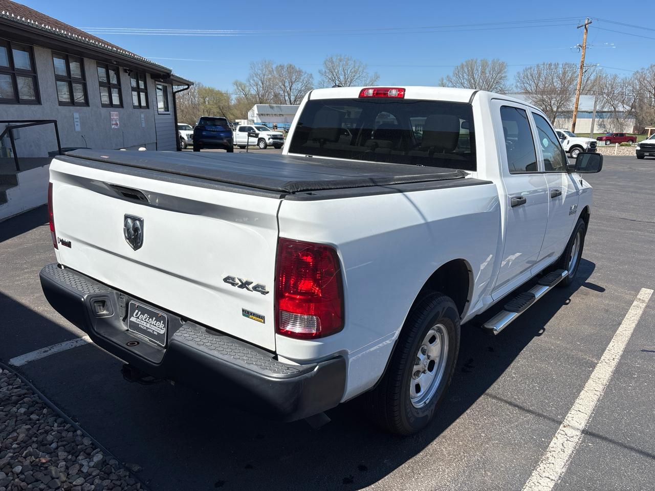 RAM 1500 4WD Crew Cab 140.5" ST 2016
