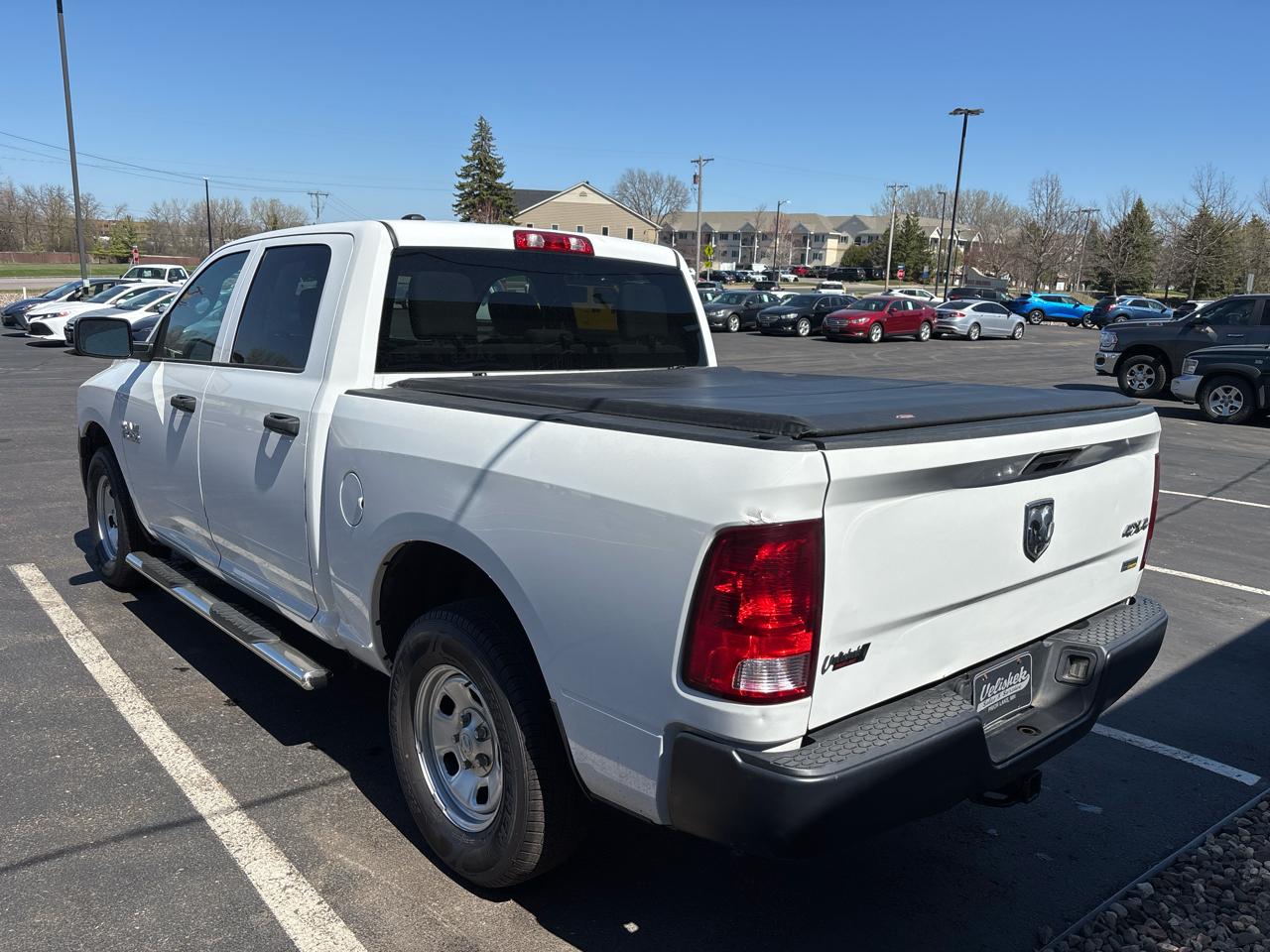 RAM 1500 4WD Crew Cab 140.5" ST 2016