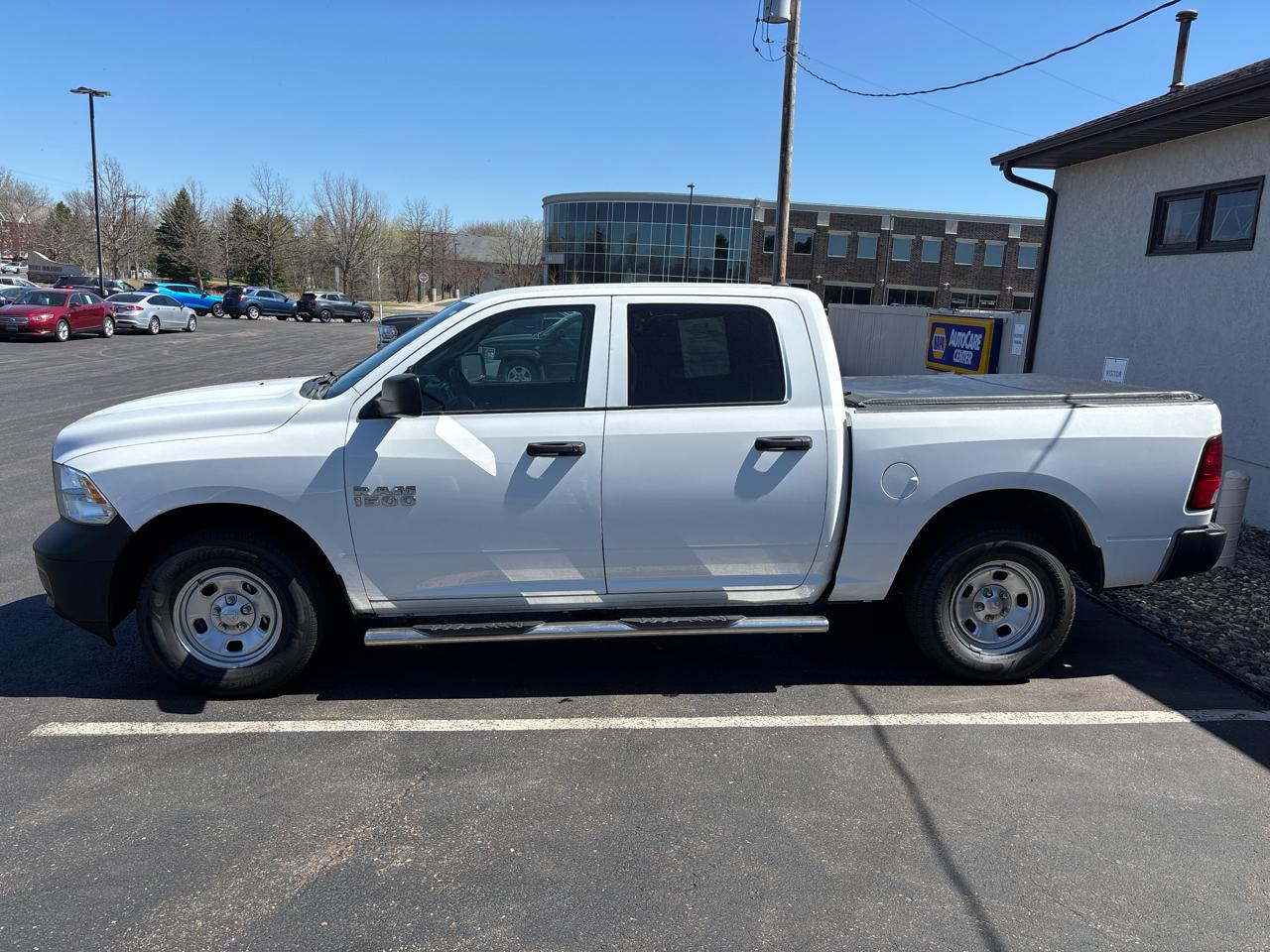 RAM 1500 4WD Crew Cab 140.5" ST 2016