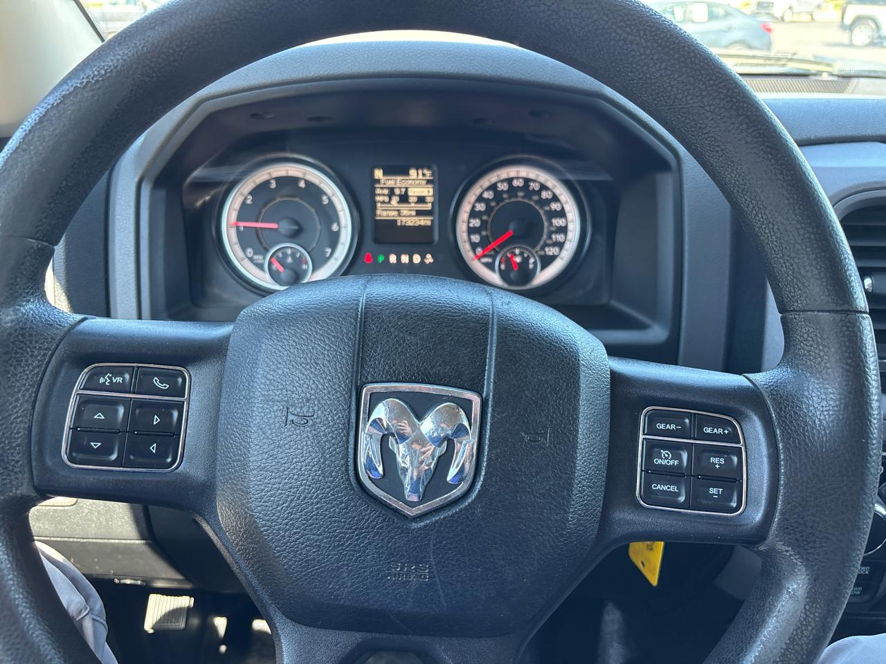RAM 1500 4WD Crew Cab 140.5" ST 2016