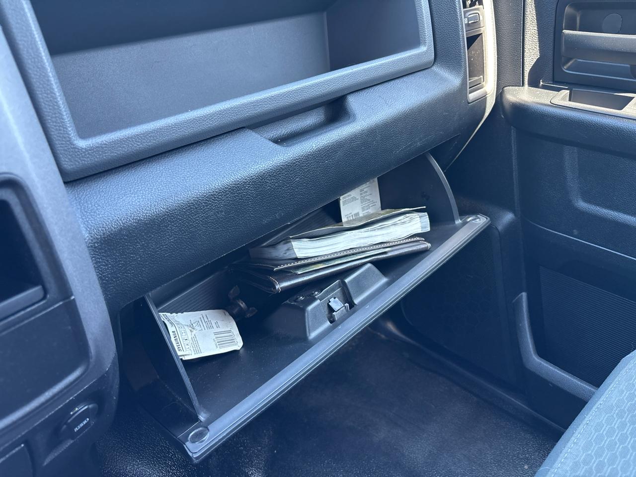 RAM 1500 4WD Crew Cab 140.5" ST 2016