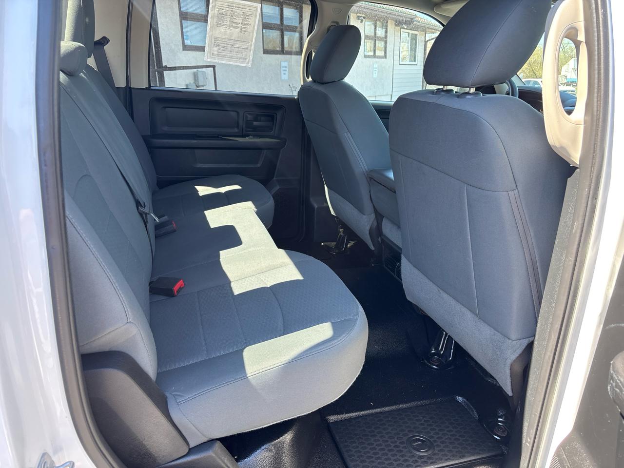 RAM 1500 4WD Crew Cab 140.5" ST 2016
