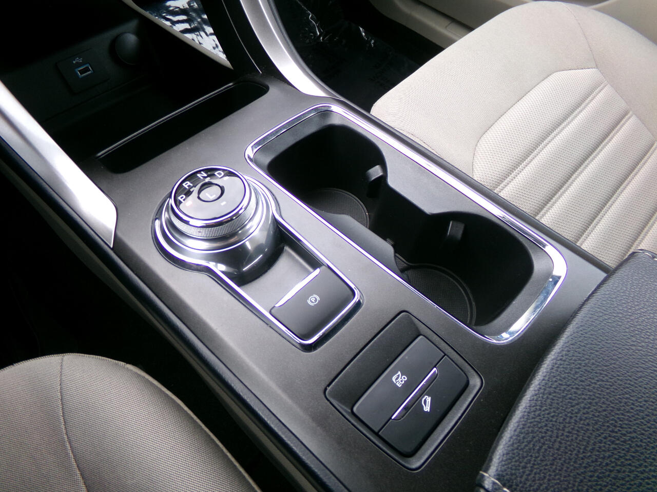 Ford Fusion Hybrid SE FWD 2018