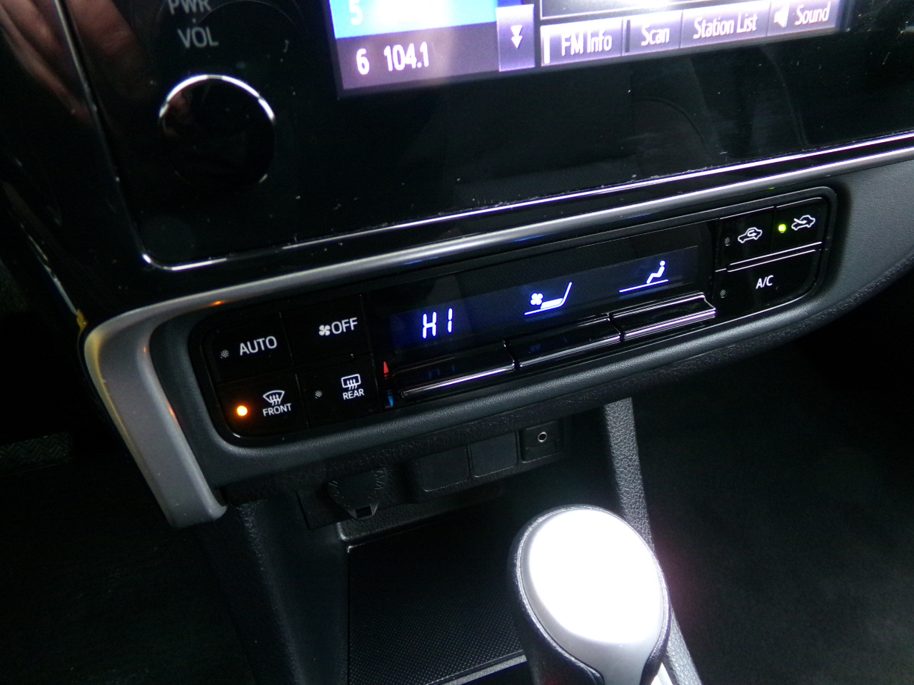 Toyota Corolla LE 4D Sedan 2018