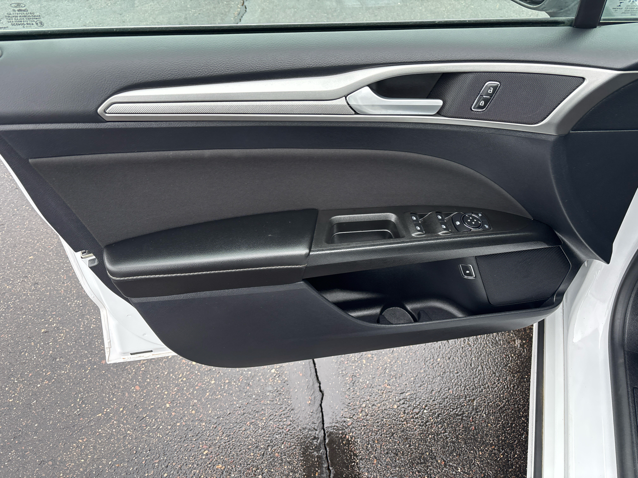 Ford Fusion Hybrid SE FWD 2020