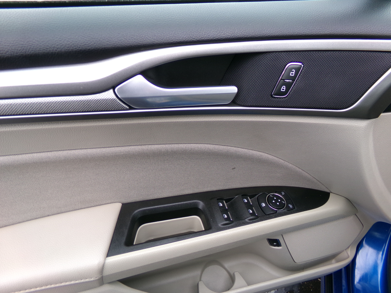 Ford Fusion Hybrid SE FWD 2018