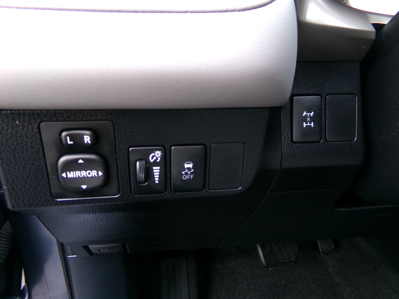 Toyota RAV4 AWD 4dr XLE (Natl) 2014